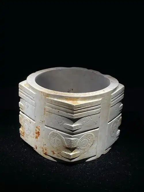 良渚博物院的一件玉琮王