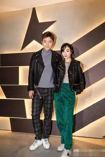 李小璐贾乃亮身高相差18cm