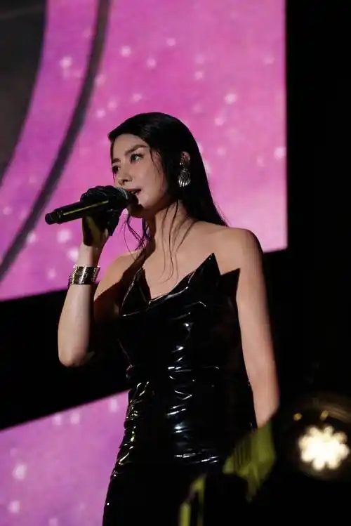 天后陈慧琳帅炸开唱,过万粉丝齐集新加坡_love_one_记事本