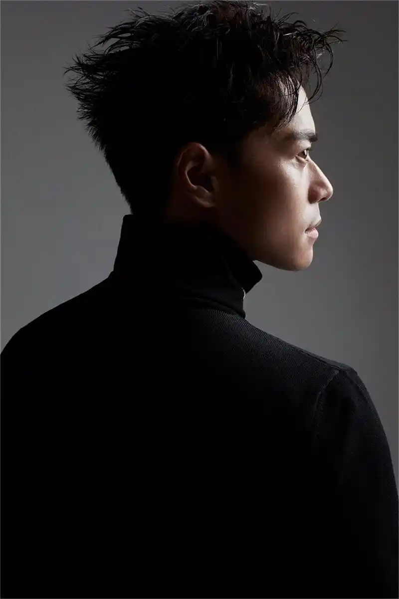 曹骏文艺写真展露真我简约造型彰显生活态度