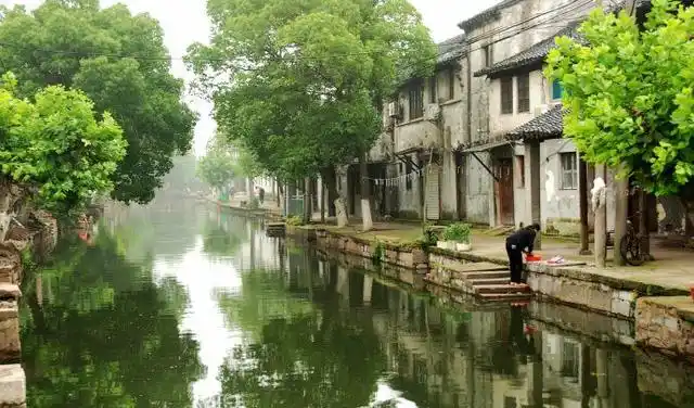 小桥流水人家宛如简笔中国水墨画这是江南哪古镇