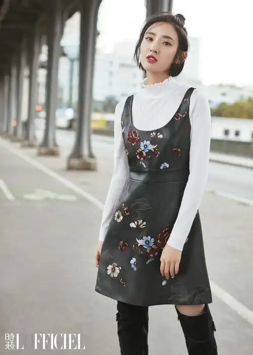 唐艺昕时装大片明媚多姿 以镜头记录巴黎