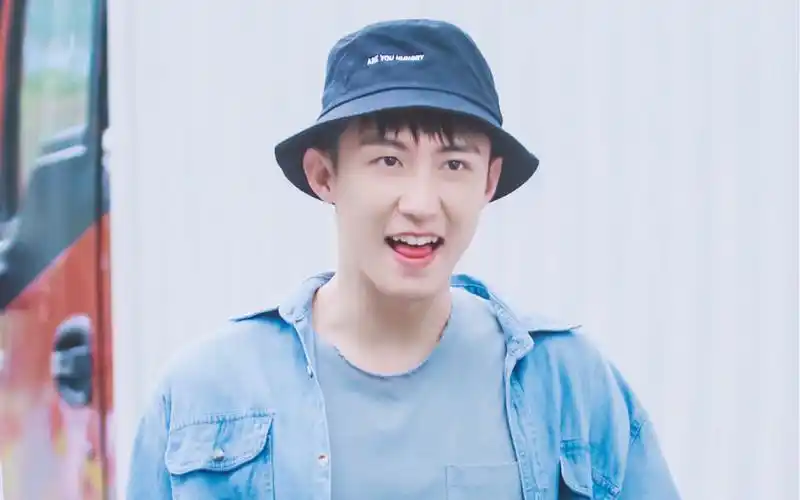 黄景瑜可爱向你笑起来真好看