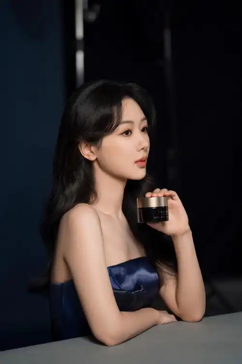 杨紫 伊菲丹代言