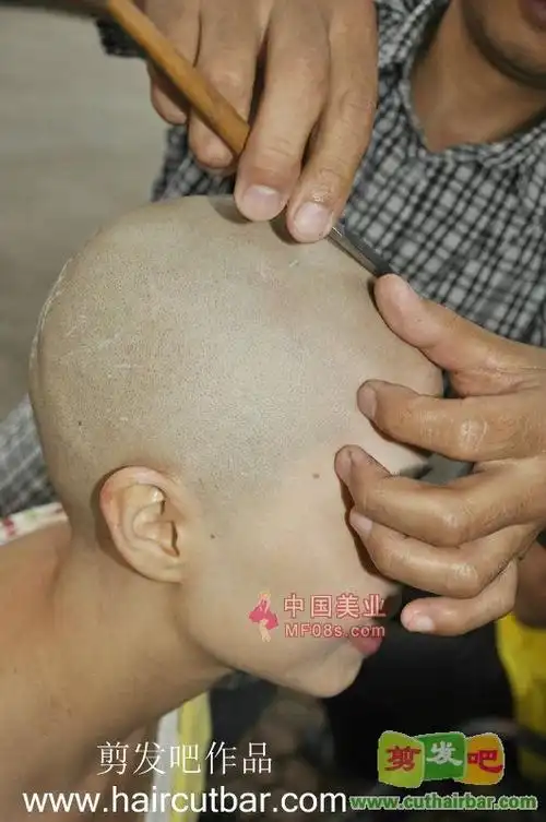 去路边理发摊剃光头-剪发吧120#(32)