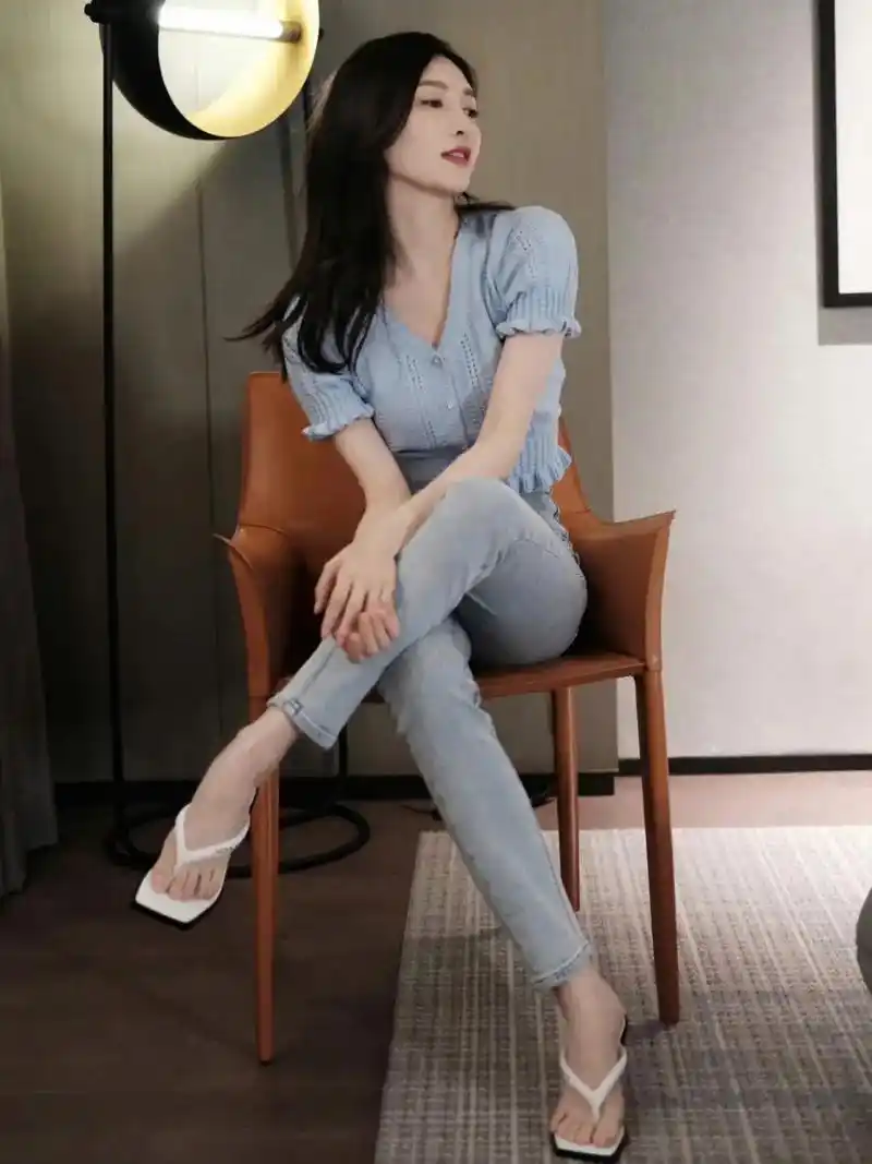 助我上热门# 江疏影,紧身牛仔裤美女,靓丽御姐!