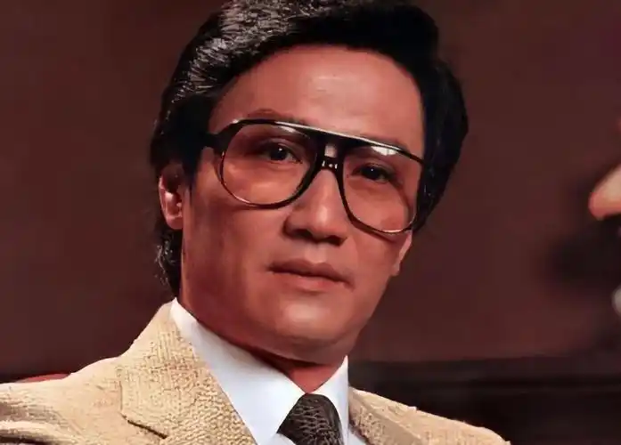 回顾谢贤:近70岁时与20岁少女相恋,两千万分手费是否符合市场规律