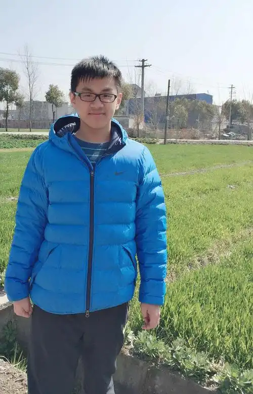 阳光帅气的小伙子