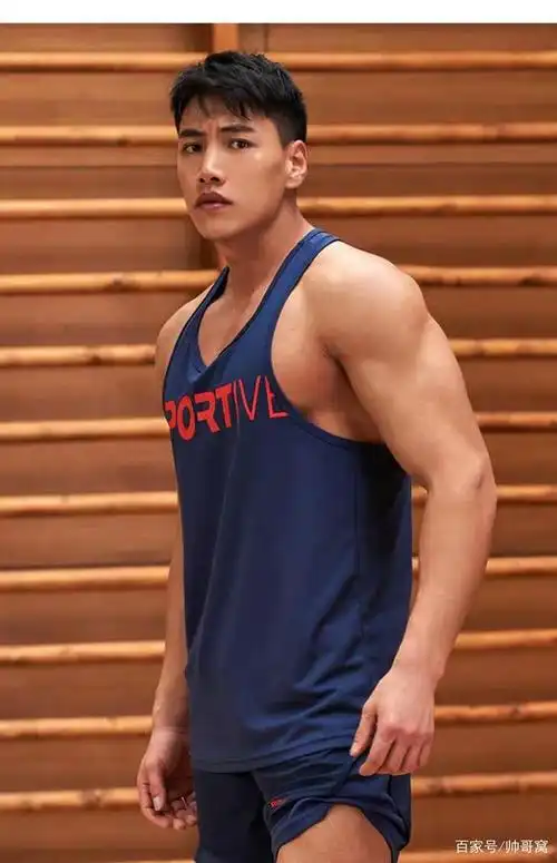 组图:身材 颜值,90后的阳刚男模,身高183,这身材太有男人味!
