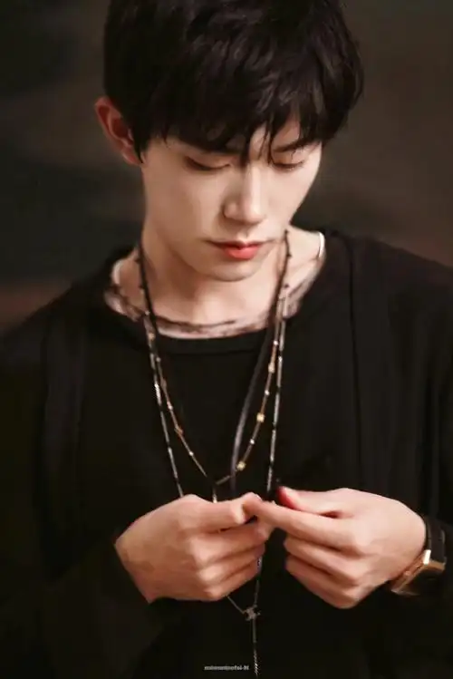 #易烊千玺二三逢时戢鳞风起##易烊千玺4%vol的河#