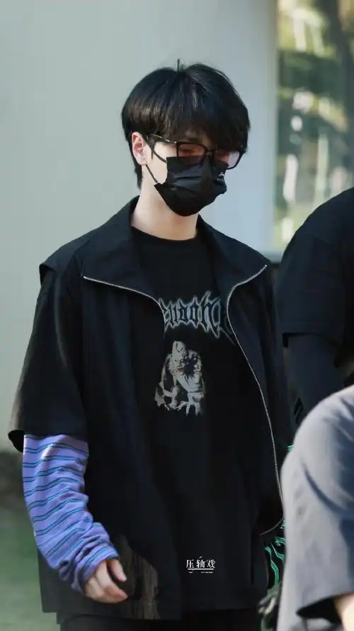 严浩翔最新机场状态