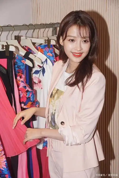 孙怡被传再恋爱:她一嫁成名,遗憾失婚,三十恋上奶狗?