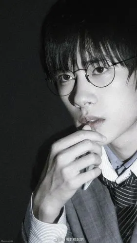 tfboys新闻200115易烊千玺眼镜杀合集绝世魅力狙击你的心