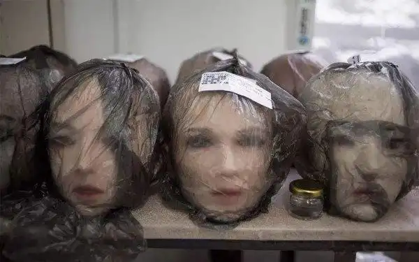 暗网活人娃娃是什么活人怎么被做成娃娃