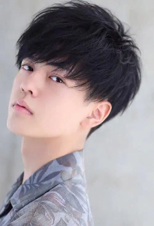 男生精剪帅气盖盖头图片,男生发型图片,发型图片