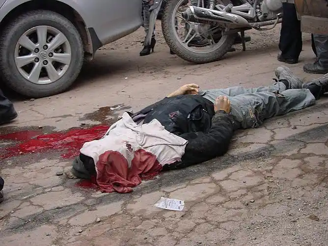 恐怖悲惨!西充县大垭处发生路人被当场爆头的交通事故