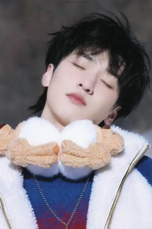 极限挑战#  【冬日团pb扫图】  小熊暖洋洋  @时代少年团-严浩翔