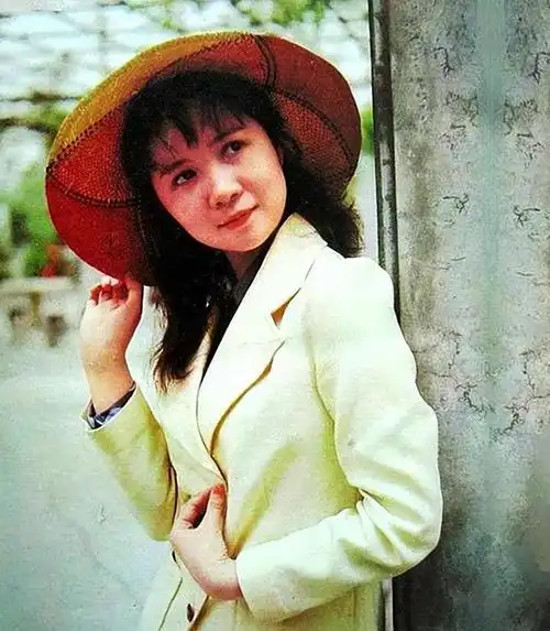 著名演员蔡明从国民笑星到争议不断如今她过得怎样了