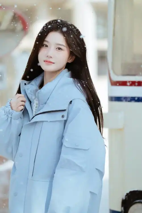 陈意涵estelle超话91#意瞬间#捧一缕思念,让美梦凝结落雪,温暖冰封