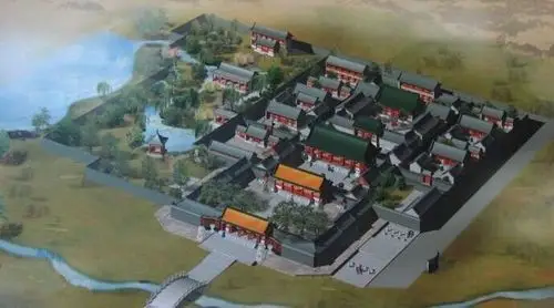 庆王府东侧是涛贝勒府,恭王府,   西侧是梅兰芳故居,   梅兰芳故居