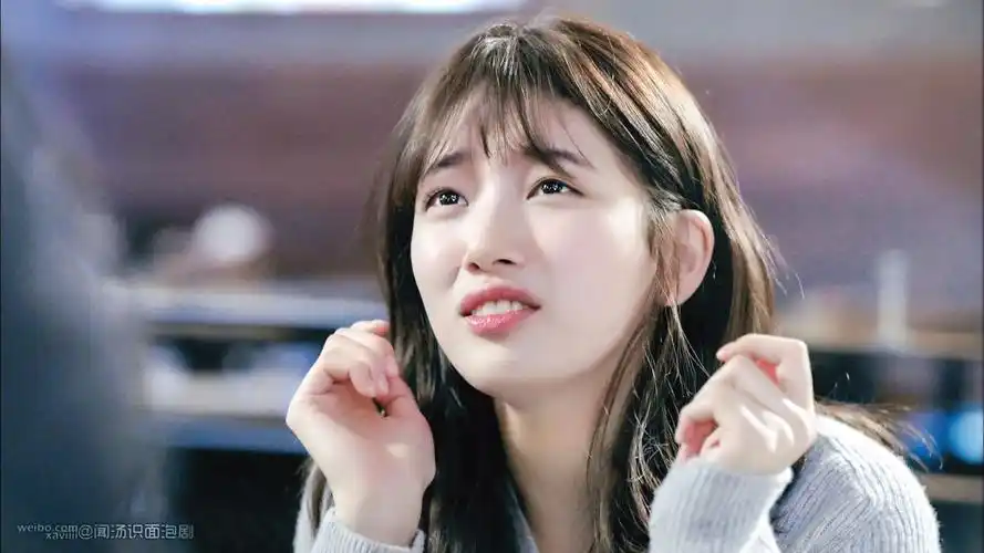 裴秀智任意依恋唯美剧照图片桌面壁纸