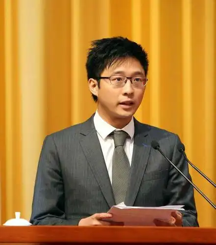 他是霍英东的孙子能力不输霍启刚曾恋上章子怡今37岁单身