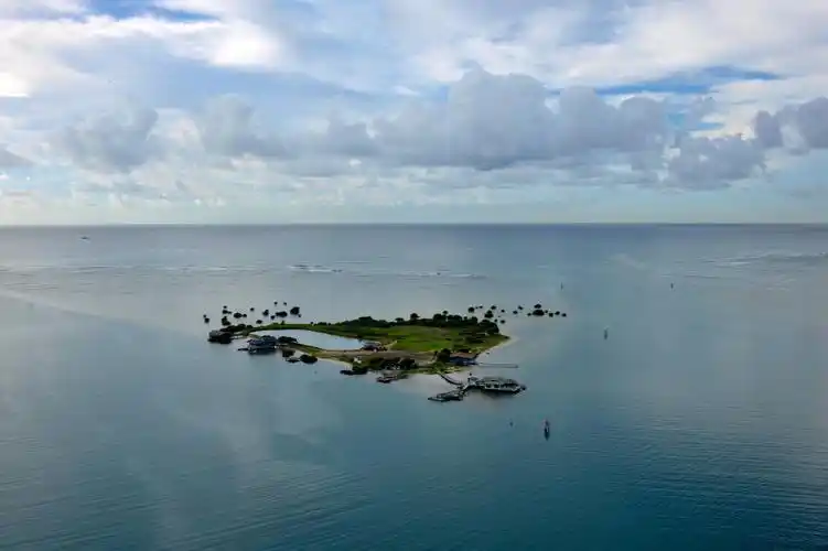 p2. 海中小岛,有房子