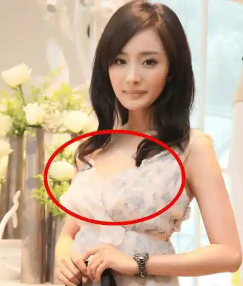 杨幂穿低胸网友直呼胸部下垂严重刘恺威晚上拖得住