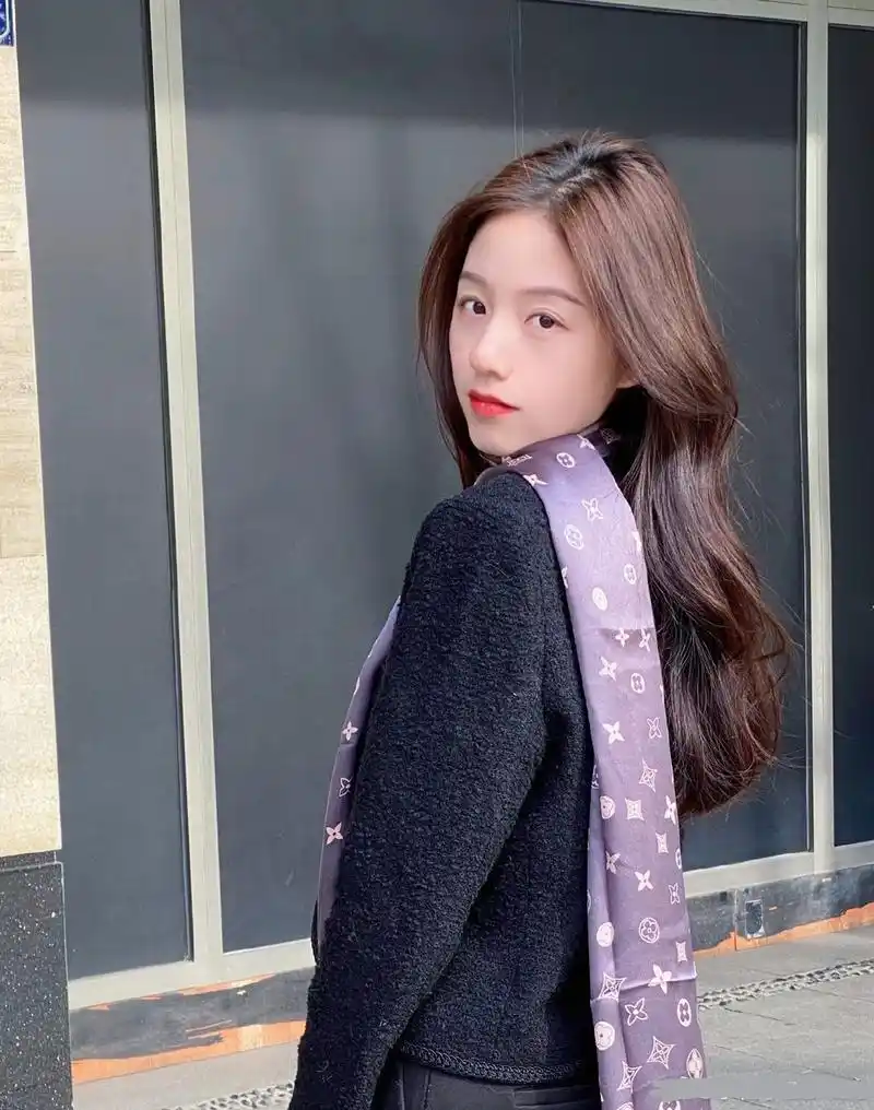 美女李佳宁迷人美照欣赏