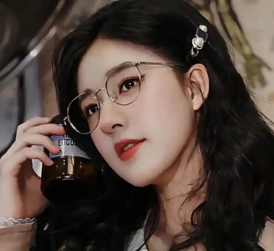 赵露思好看头像