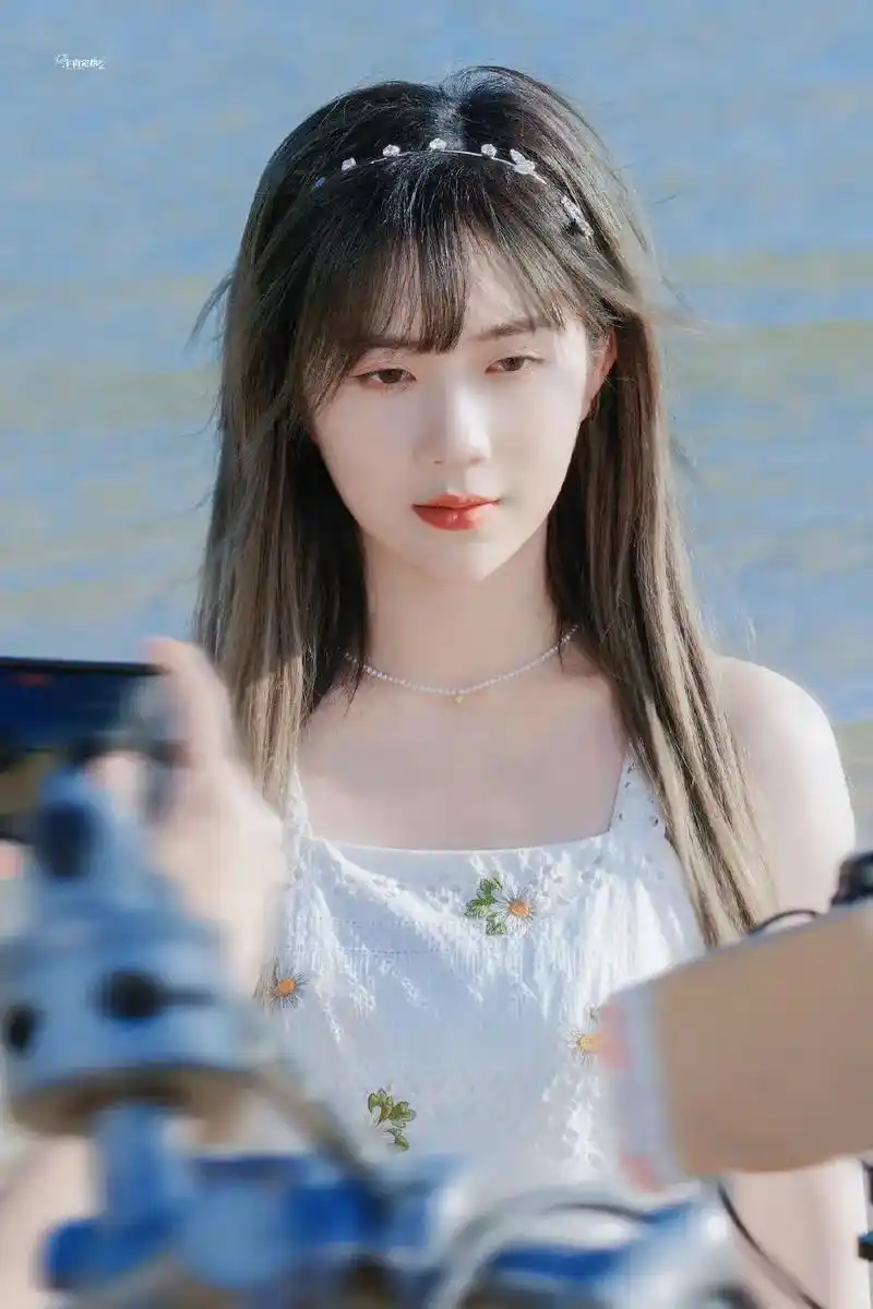 郑丹妮 生日快乐!我的crush97#gnz48 #塞纳河 - 抖音