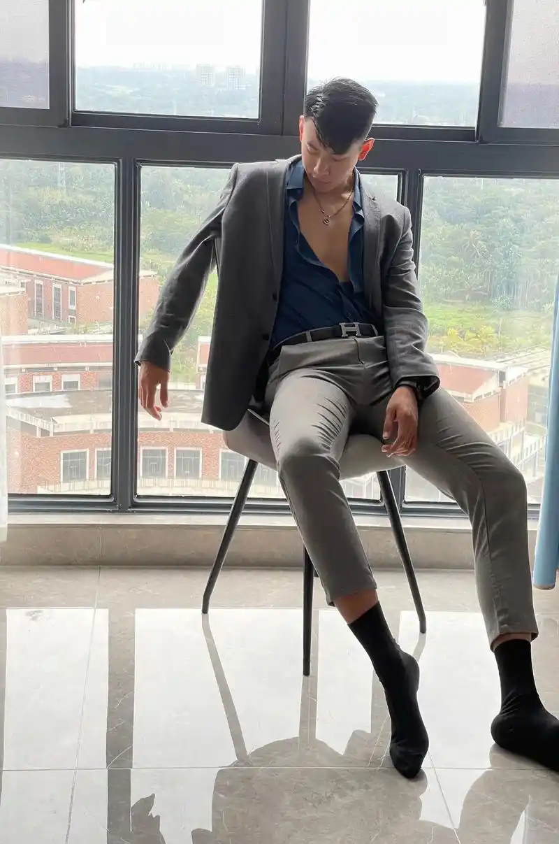 正装帅哥生活写真 - 抖音