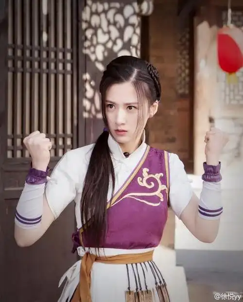 16年在《如果蜗牛有爱情》中,徐悦饰演暗恋季白的女警姚檬,原著这个