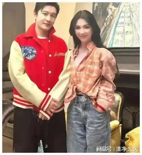 黄晓明叶珂外出仍避嫌杨颖懒理前夫忙复出登国内杂志再试水