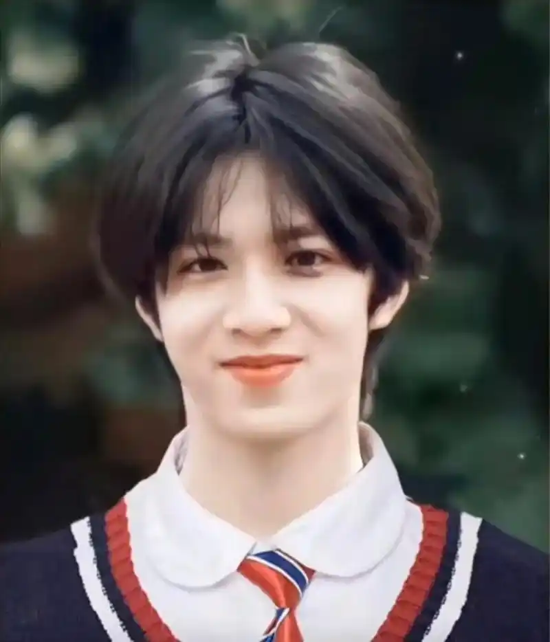 刘耀文证件照 结hun证上放那个好呢!我亲爱的的nan朋友 - 抖音