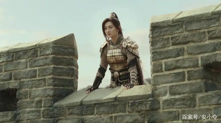 景甜在《长城》里的霸气剧照,不得不说她的气场很强!