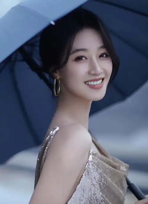 蓝盈莹银色长裙美背写真雍容华贵端庄优雅