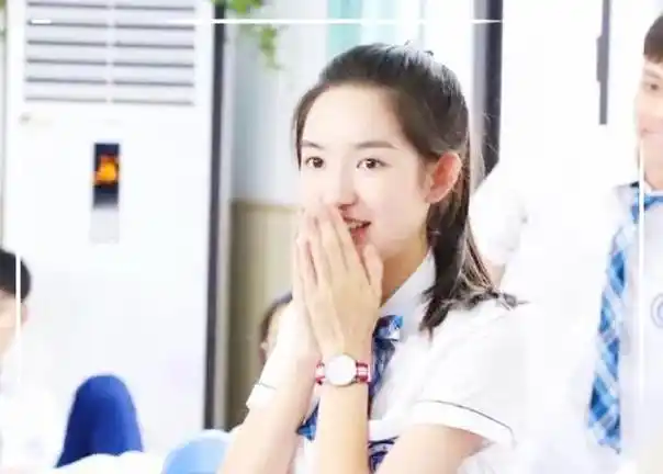 少年派:谁还记得"邓小琪"?现在穿着时尚,化身成气质女神