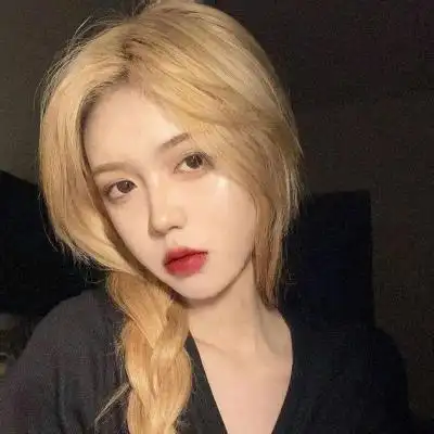 黄色头发女生头像眼盛星光心向远方如无其事野蛮生长