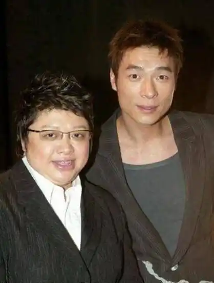 原创韩红4段情史和王菲爱过同一个男人为何50岁仍未婚未育