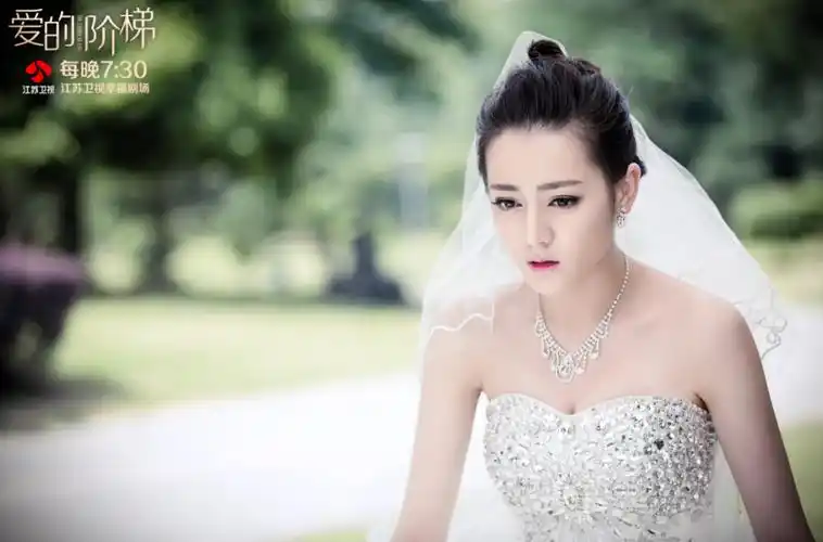 迪丽热巴爱的阶梯饰演富家千金宋子涵