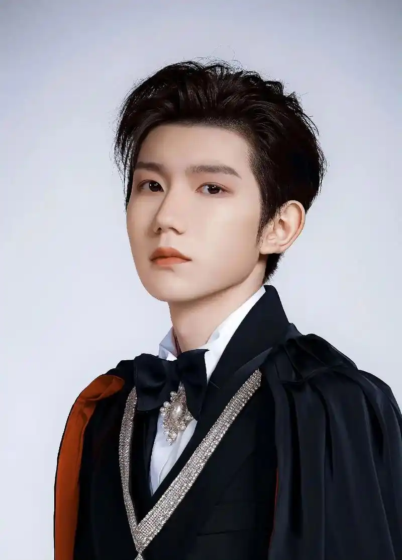 王源 这么帅的男孩,谁不喜欢呢🥰🥰🥰 - 抖音