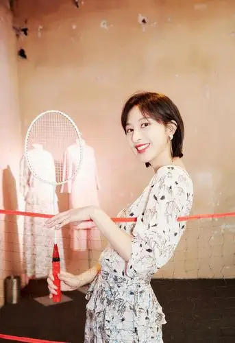 张俪碎花长裙俏皮性感写真图片