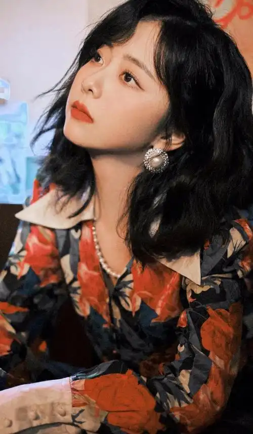 谭松韵港风大片