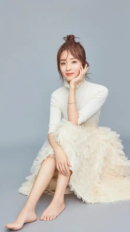 优雅动人的胡冰卿