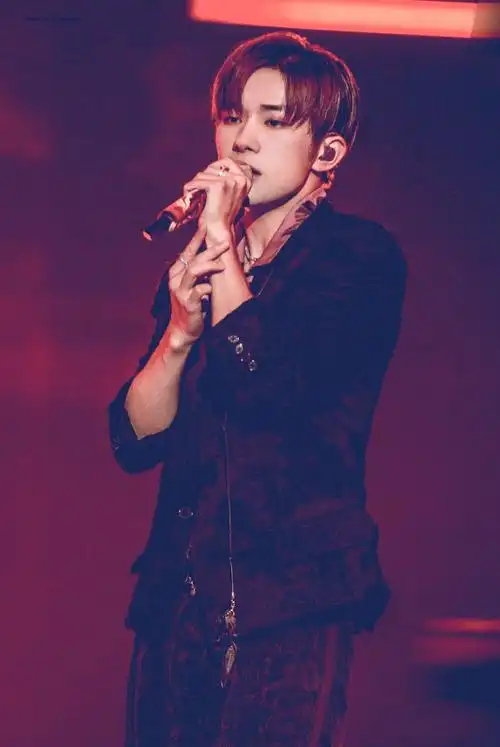 易烊千玺 七周年演唱会舞台造型 饭修