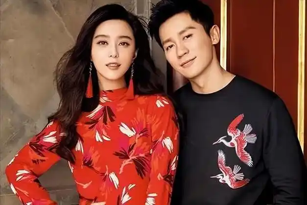 曝闫妮与小7岁李晨恋爱离异19年频谈姐弟恋细节成亮点