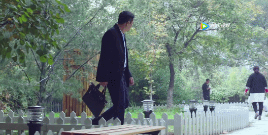 张嘉译年轻时也是小鲜肉,与现在判若两人,网友:现在走路像老头