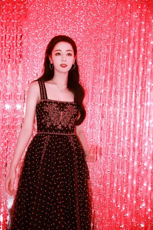 迪丽热巴超话96#迪奥全球品牌大使迪丽热巴#迪奥全球彩妆及香氛代言