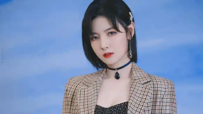 赵粤// 短发 西装= 来自追星小甜事 - 微博